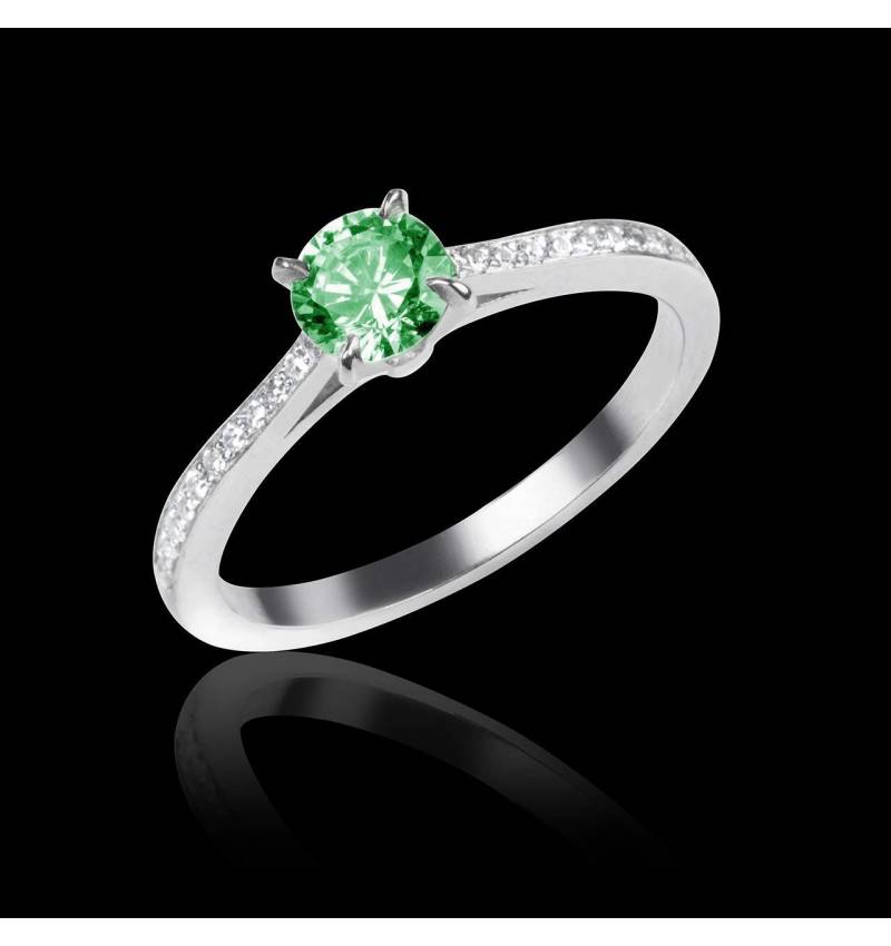 Elodie 白18K金祖母绿订婚戒指 群镶钻石