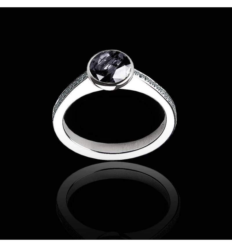 Moon 圆形黑钻订婚戒指