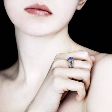 女沙皇 K金蓝宝石密镶钻石订婚戒指