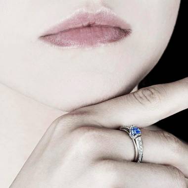 Hera白18K金群镶钻石 蓝宝石戒指