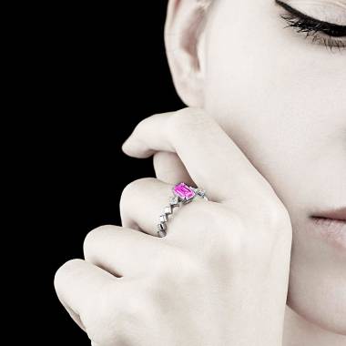 Elsa 粉红蓝宝石戒指