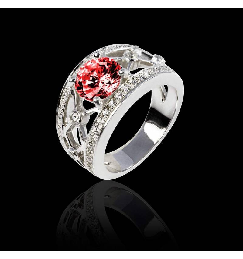 丽姬女王白18K金圆形红宝石 群镶钻石戒指