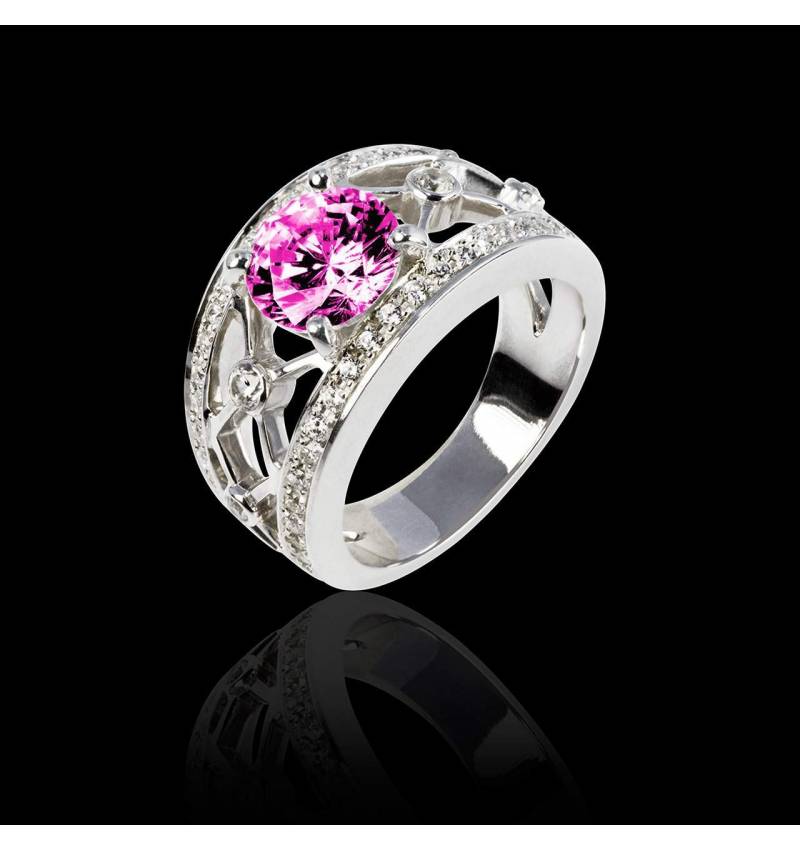 丽姬女王白18K金圆形粉红蓝宝石 群镶钻石戒指