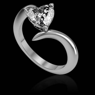 蛇纹之心形钻石订婚戒指