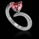 蛇纹之心形红宝石订婚戒指
