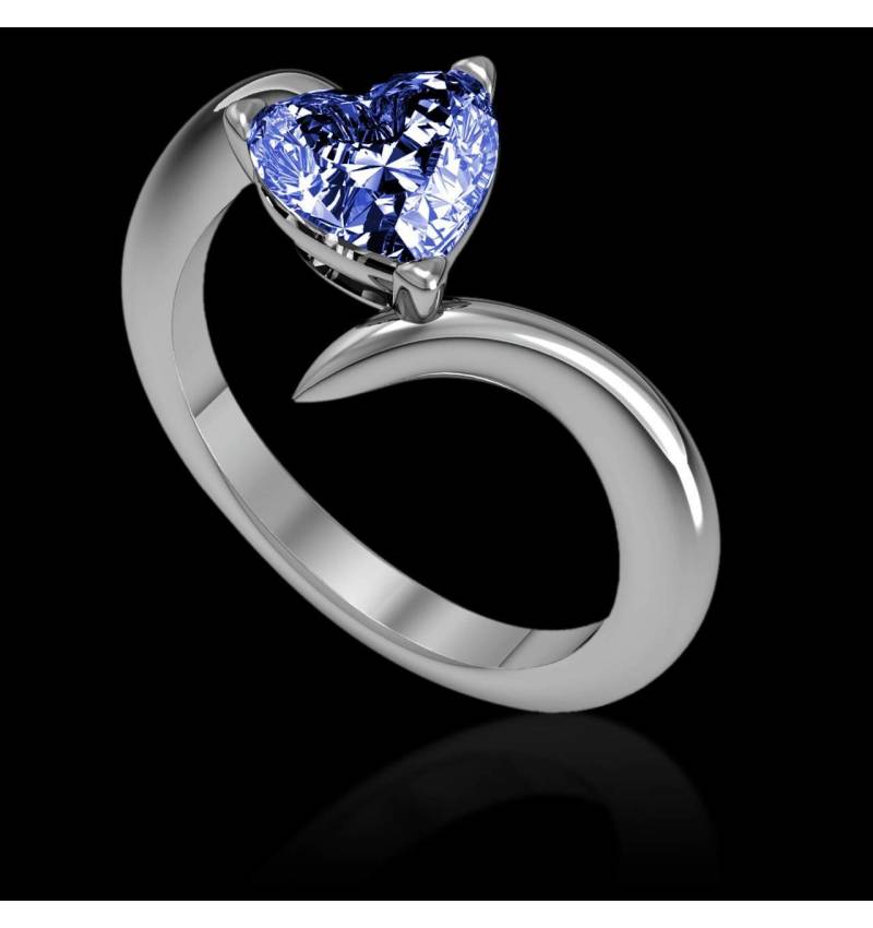 蛇纹之心形蓝宝石订婚戒指