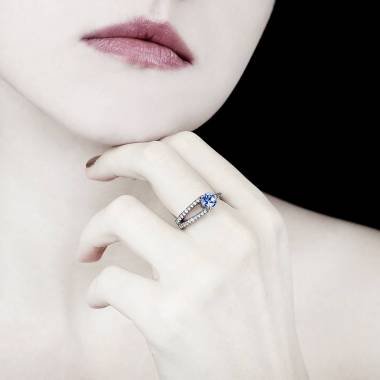  Plena Luna 白18K金 蓝宝石订婚戒指 群镶钻石