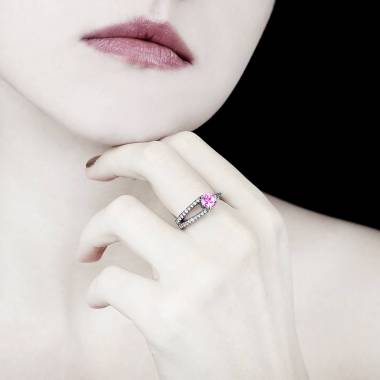  Plena Luna 白18K金 粉红蓝宝石订婚戒指 群镶钻石