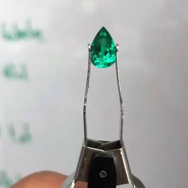 Émeraude poire 1.03cts...